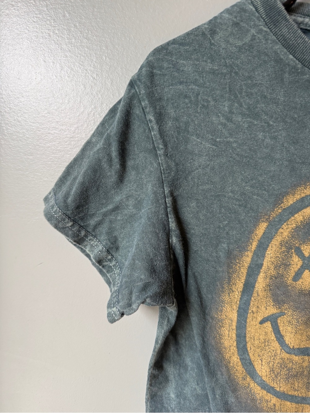 Nirvana Smiley Face Graphic Band T-Shirt Gray Acid Wash Women’s Small - Picture 3 of 5